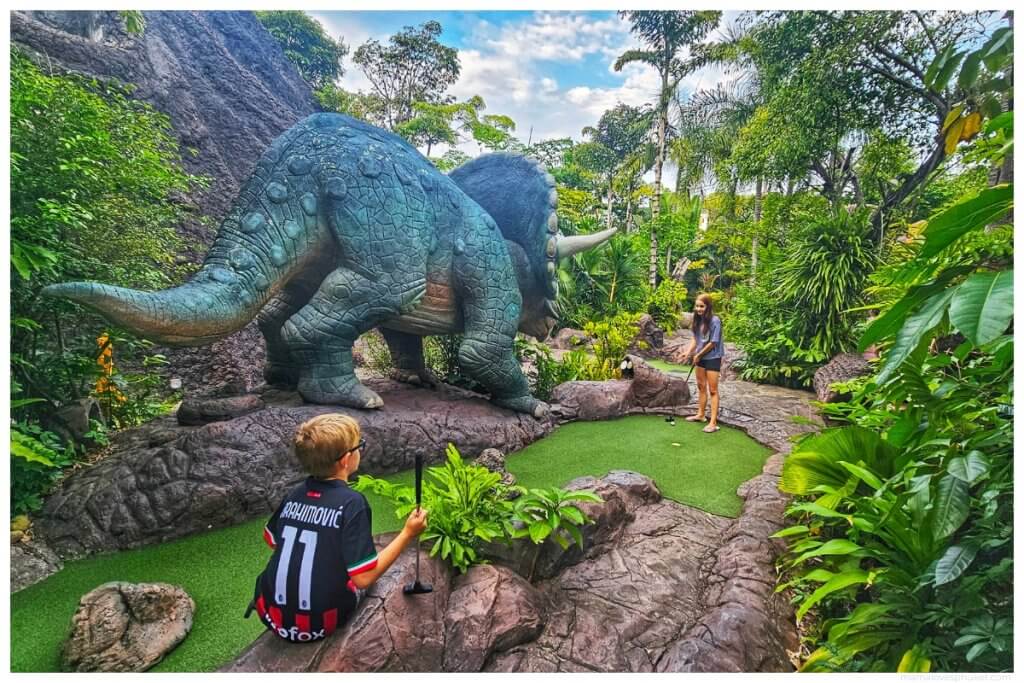 dino mini golf